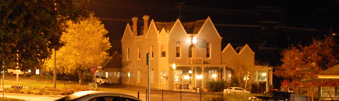 Buninyong Crown Hotel at night